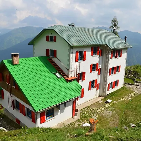 Rifugio F.lli De Gasperi イン *