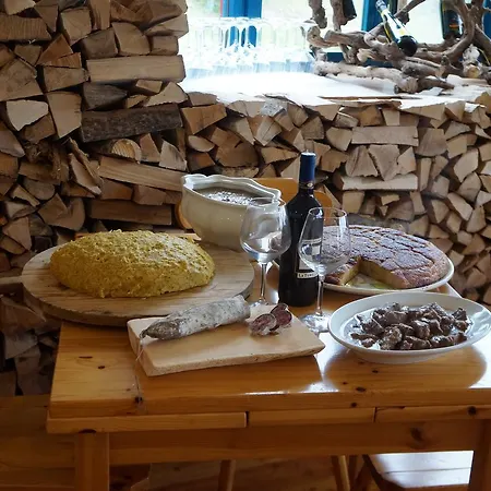 Rifugio F.lli De Gasperi イン *