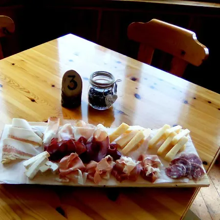 Locanda Rifugio F.lli De Gasperi Casera Malins